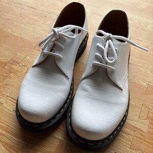 Dr. Martens Croc Embossed Low Top Lace Up Shoes Ladies Size US 9